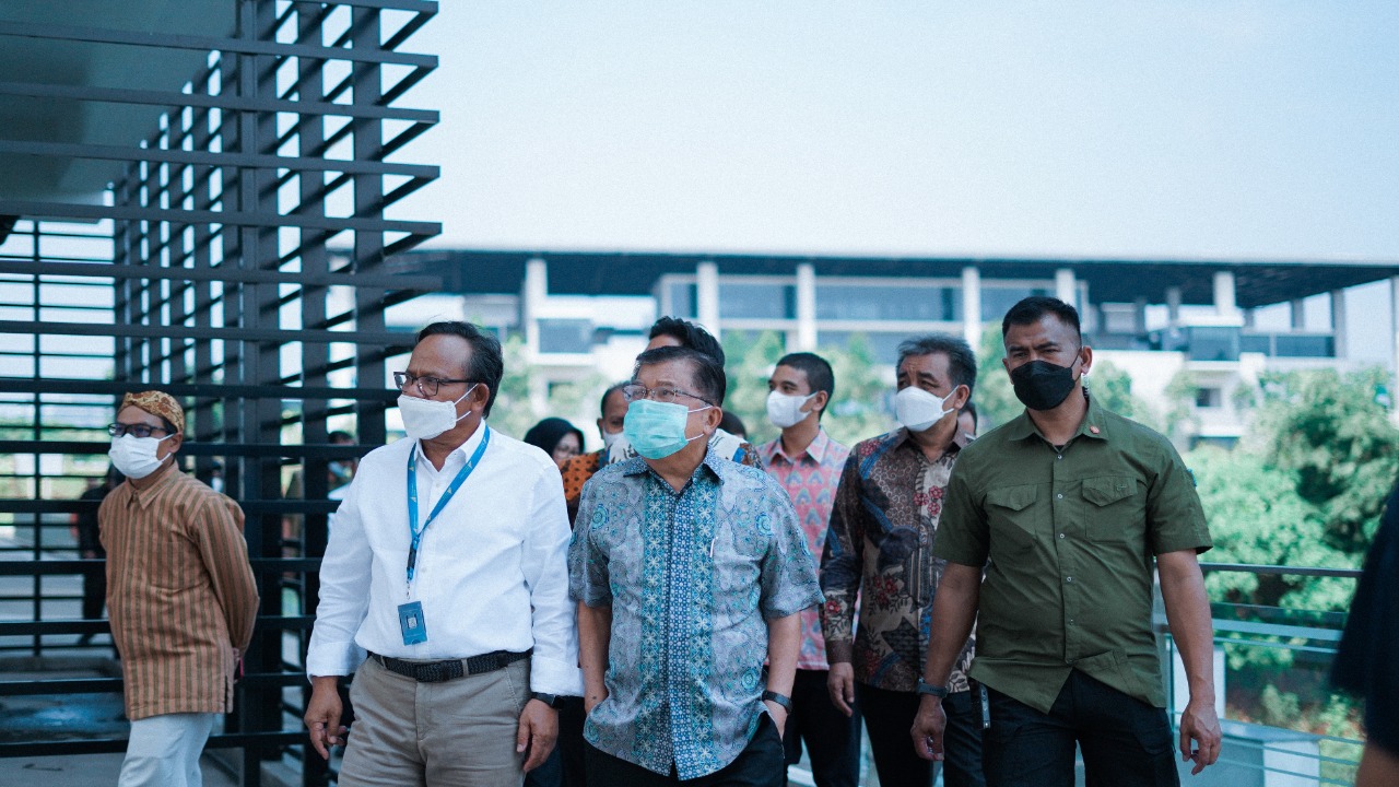 The Board of Trustees Chairman of Universitas Islam Internasional Indonesia (UIII),  Jusuf Kalla, visited the UIII campus