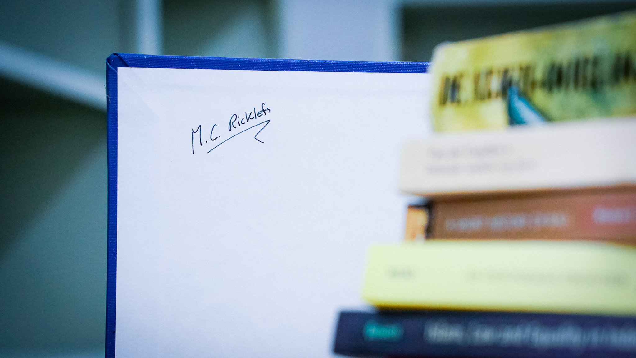Historian Prof. Ricklefs Donates Books to UIII