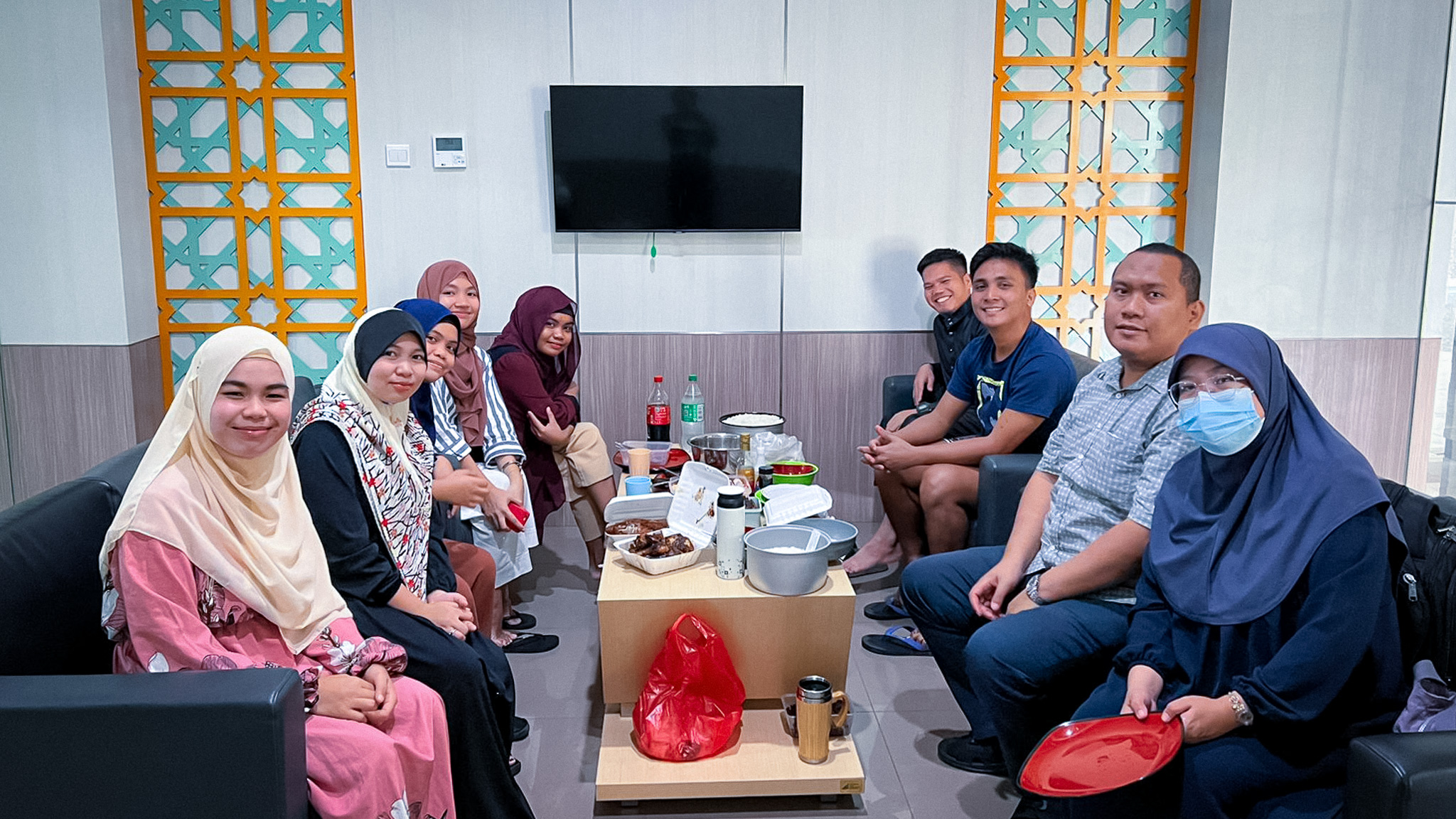 Good Neighbors: Influx of Filipino Students at UIII Soars This Year