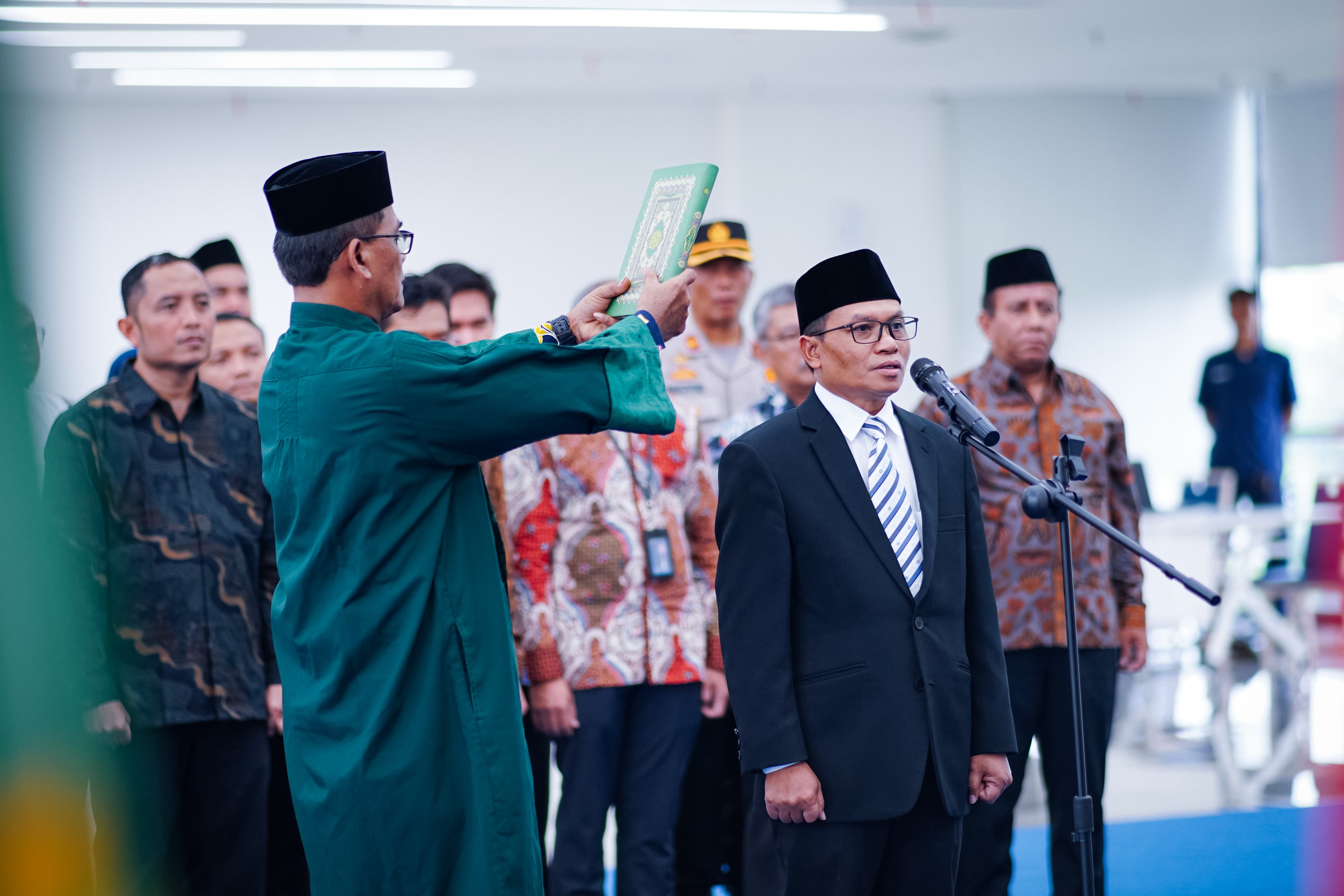 Professor Jamhari Inaugurated as UIII Rector for 2024-2029 Term