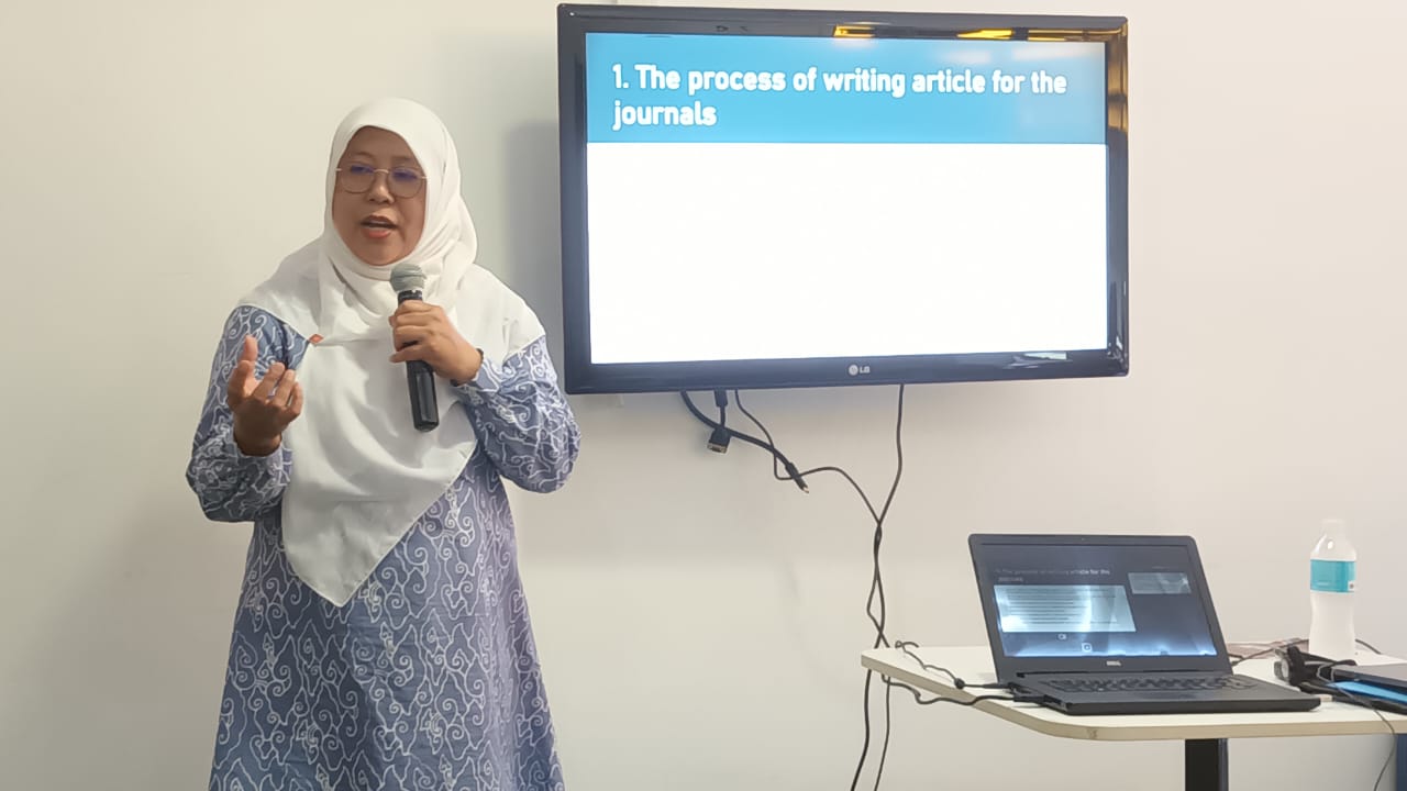 FoE Dean Trained Women Scholars in Brazil on Decolonial Writing
